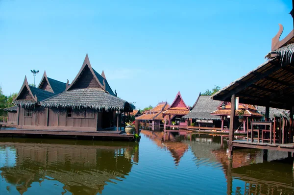 Tayland 'ın tarihsel olarak önemli yapılarının bölgeye yayıldığı Antik Siyam..