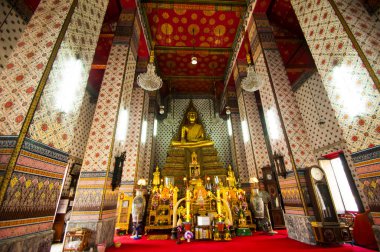 Wat Arun 'daki Buda Heykeli ya da Chao Phraya Nehri' nin batı kıyısındaki Thonburi Tapınağı..