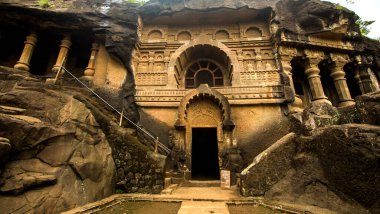 Pandav Leni Budha Mağaraları veya Trirashmi Mağaraları, 24 - 30, 1200 yıllık Hinayana Budist mağaraları, Nashik, Hindistan.