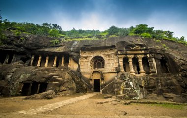 Pandav Leni Budha Mağaraları veya Trirashmi Mağaraları, 24 - 30, 1200 yıllık Hinayana Budist mağaraları, Nashik, Hindistan.