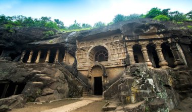 Pandav Leni Budha Mağaraları veya Trirashmi Mağaraları, 24 - 30, 1200 yıllık Hinayana Budist mağaraları, Nashik, Hindistan.