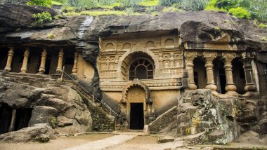 Pandav Leni Budha Mağaraları veya Trirashmi Mağaraları, 24 - 30, 1200 yıllık Hinayana Budist mağaraları, Nashik, Hindistan.