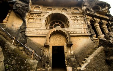 Pandav Leni Budha Mağaraları veya Trirashmi Mağaraları, 24 - 30, 1200 yıllık Hinayana Budist mağaraları, Nashik, Hindistan.