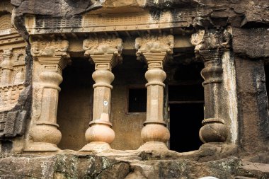Pandav Leni Budha Mağaraları veya Trirashmi Mağaraları, 24 - 30, 1200 yıllık Hinayana Budist mağaraları, Nashik, Hindistan.