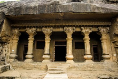 Pandav Leni Budha Mağaraları veya Trirashmi Mağaraları, 24 - 30, 1200 yıllık Hinayana Budist mağaraları, Nashik, Hindistan.
