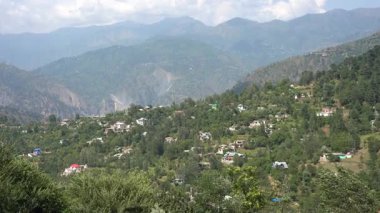 Hindistan 'ın Srinagar yakınlarındaki dağ köyü.