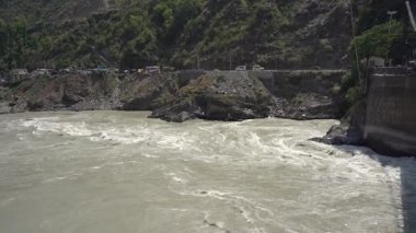 Hindistan, Jammu ve Kashmir 'deki dağ nehri..
