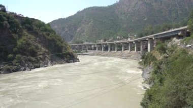 Hindistan, Jammu ve Kashmir 'deki dağ nehri..