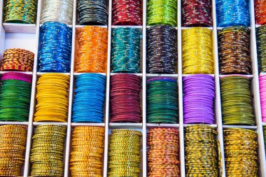 Soyut arkaplan çok renkli bilezikleri