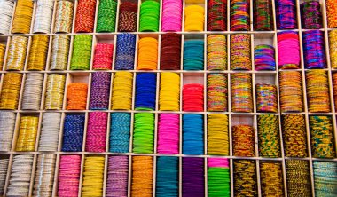 Soyut arkaplan çok renkli bilezikleri