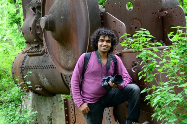 Kadife çiçeği tarlasında çalışan çiftçi, Hint çiftçiliği sahnesi..