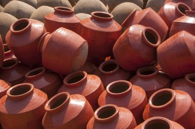 Toprak tenceresi çömlekçi çarkı kullanılarak yapılıyor, Hindistan