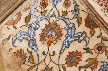 Mücevher Kutusu ya da Bebek Taj olarak adlandırılan Itmad-Ud-Daulah 'ın mezarının duvarındaki geometrik desenli yapı Agra, Uttar Pradesh, Hindistan' da yer almaktadır..