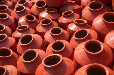 Toprak tenceresi çömlekçi çarkı kullanılarak yapılıyor, Hindistan