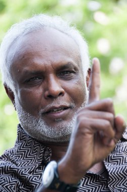 Yolda protesto yapan sosyal aktivist..