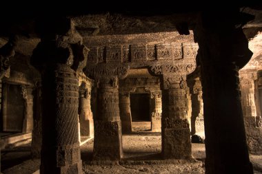 Aurangabad Mağaraları, Hindistan 'ın Maharashtra kentindeki Aurangabad şehrinde 2. yüzyıldan kalma kaya kesimli Budist mağara anıtlarıdır..