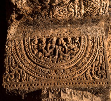 Aurangabad Mağaraları, 2. yüzyıldan kalma kaya kesimli Budist mağara anıtlarıdır.