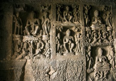 Aurangabad Mağaraları, 2. yüzyıldan kalma kaya kesimli Budist mağara anıtlarıdır.