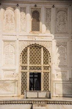 Hindistan 'ın Aurangabad kentindeki Bibi Ka Maqbara mezarının çiçek süslemesi.