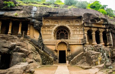 Pandav Leni Budha Mağaraları veya Trirashmi Mağaraları, 24 - 30, 1200 yıllık Hinayana Budist mağaraları, Nashik, Hindistan.