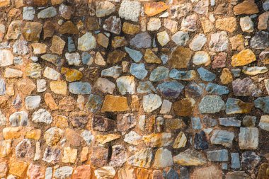 Antik taş duvarın arka planı, eski kale taşı duvar dokusu, taş yüzeylerin deseni..