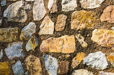 Antik taş duvarın arka planı, eski kale taşı duvar dokusu, taş yüzeylerin deseni..