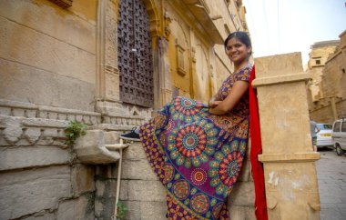 Altın Kale Jaisalmer, Hindistan 'da kadın turist.