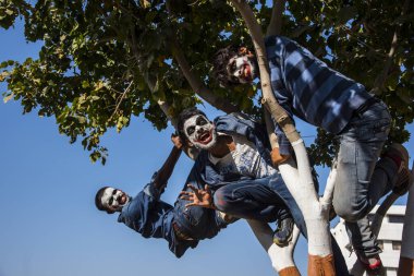 Genç Hintli adamlar kana susamış vampir, korkunç Hintli zombi.