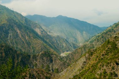 Jammu 'dan Srinagar Yolu' na, Jammu ve Kashmir Eyaleti 'ne kadar güzel bir manzara.