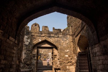 Aurangabad yakınlarındaki Antik Daulatabad kalesi, Maharashtra, Hindistan, MS 14. yüzyılda inşa edildi.