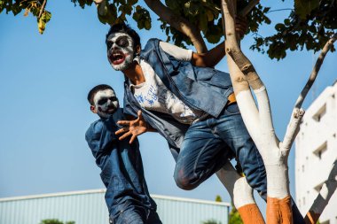 Genç Hintli adamlar kana susamış vampir, korkunç Hintli zombi.