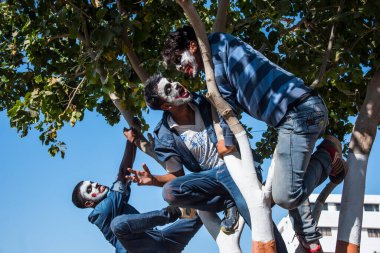 Genç Hintli adamlar kana susamış vampir, korkunç Hintli zombi.