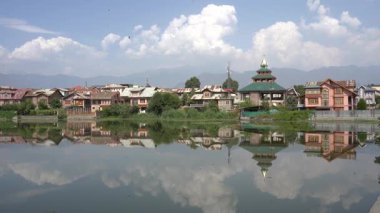 Hindistan 'ın Kaşmir kentindeki eski Srinagar şehrinin güzel manzarası.