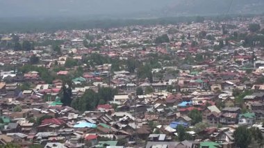 Srinagar şehir manzarası Hari Parbat Eski Kale, Kashmir, Hindistan.