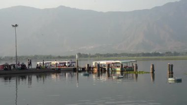 Dal Gölü, Srinagar, Kashmir, Hindistan 'ın güzel manzarası..