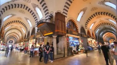  İstanbul 'daki Salgın Döneminde Baharat Çarşısının Zaman Süreleri İçi