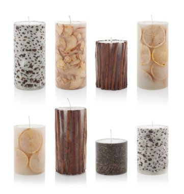 Beyaz arka plan üzerinde izole sekiz kokulu mumlar. PS yolu ile