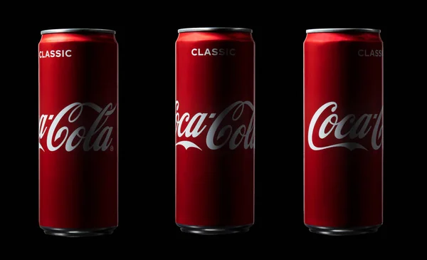 Szentpétervár Oroszország 2020 Elszigetelt Coca Cola Klasszikus Konzervdoboz Különböző Szögben — Stock Fotó