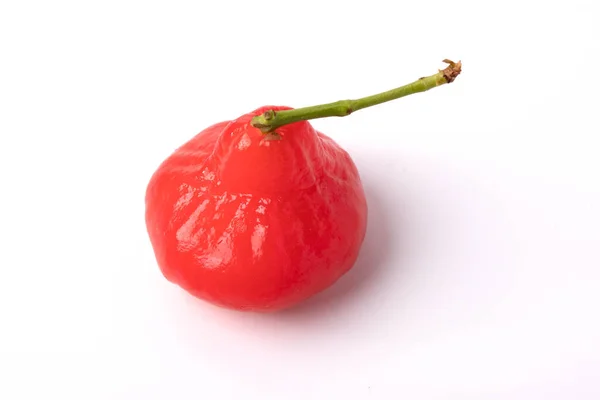 Κόκκινο Τριαντάφυλλο Μήλο Ψάθινο Καλάθι Λευκό Φόντο — Φωτογραφία Αρχείου