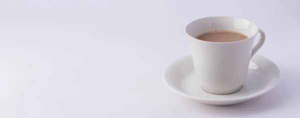 Kaffee Einem Weißen Becher Auf Weißem Hintergrund Kopierraum — Stockfoto