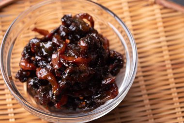 Üç aromalı kızarmış jilet. Tuzlu, baharatlı, tatlı.