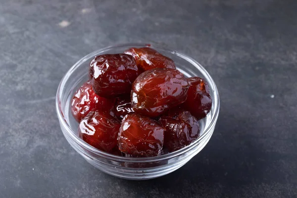 Jujube Confitado Vaso Precipitados Sobre Fondo Negro — Foto de Stock