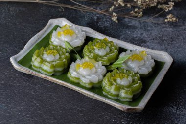 Katman Tatlı Kek (Kanom Chan)