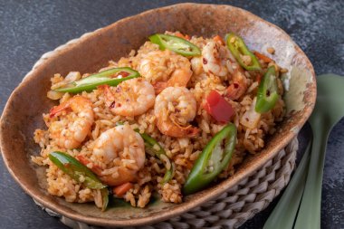 Karidesli kızarmış pilav.