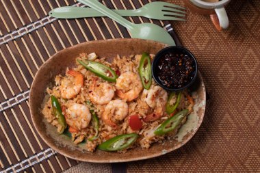 Karidesli kızarmış pilav.