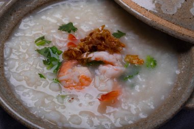 Karides lapasını seramik kaseye koy..