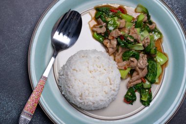 Çukulatalı domuz kızartması, Tayland yemeği.