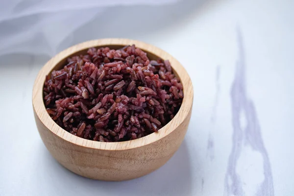 Een Close Riceberry Rijst Een Houten Kom — Stockfoto