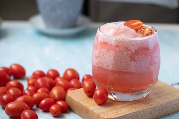 Suco Tomate Misturado Com Xarope Doce Copo Transparente — Fotografia de Stock