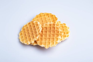 Beyaz arkaplanda waffle kurabiyeleri